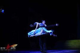 五一节舞蹈成人表演视频,激情四溢，舞动青春风采