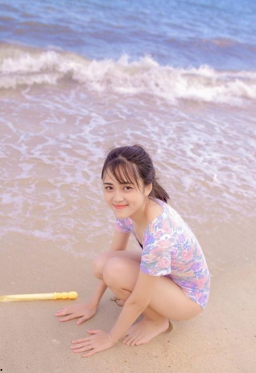 成人泳衣女带胸罩视频,女性泳衣带胸罩的时尚指南