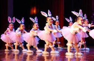 律动操初中成人舞蹈视频,初中成人舞蹈律动操视频赏析