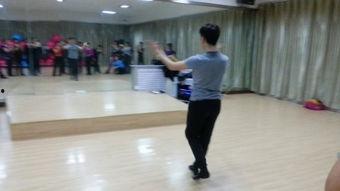 成人舞蹈课前操视频播放